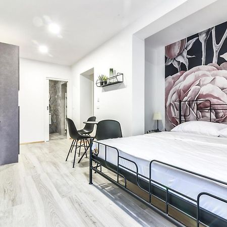 Moncherry Zagreb Luaran gambar