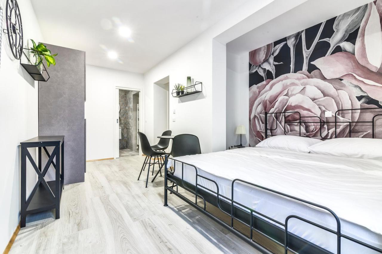 Moncherry Zagreb Luaran gambar